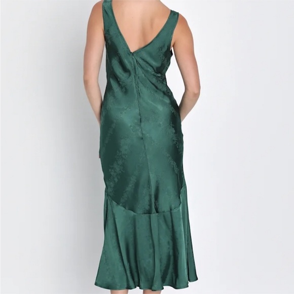 NWT Lulus Green Satin Jacquard Maxi Dress Small V Neck Tie Front Mermaid Hem - Picture 2 of 8
